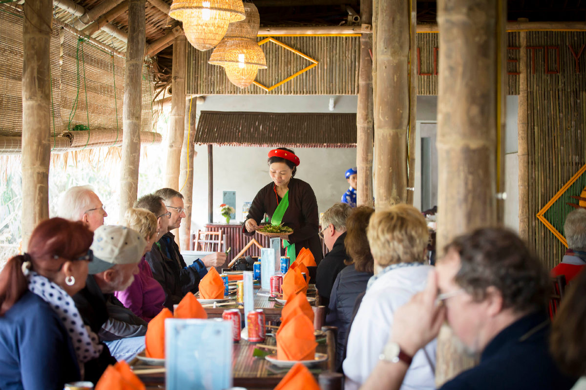 Traveller enjoy lunch at Yen Duc village 